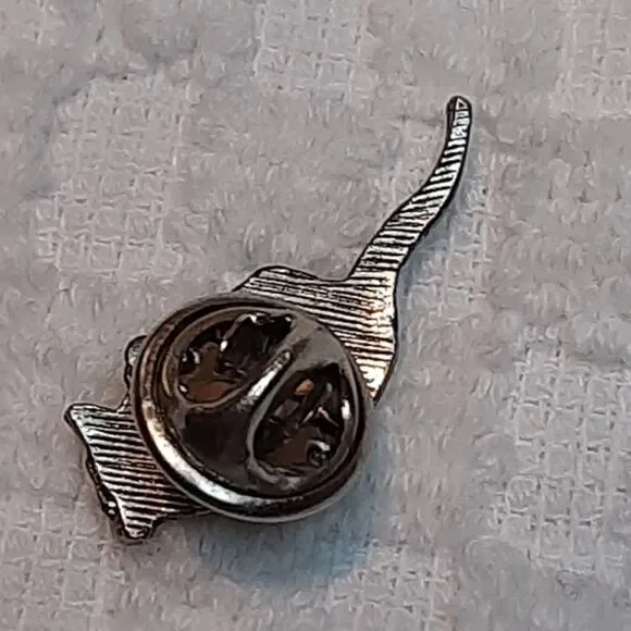 Vintage Figural Armadillo Animal metal lapel  tac pin Silver/Pewter-Tone (flat) - Picture 3 of 5